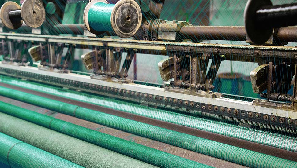 Producing net with netting machine